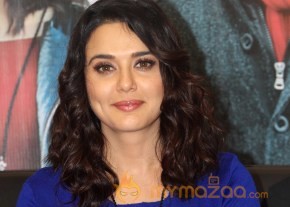 Ishkq In Paris Promotion At Reliance Digital Store  photo 18