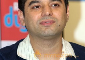 Ishkq In Paris Promotion At Reliance Digital Store  photo 28