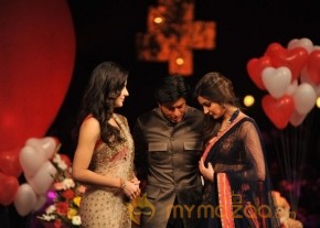 Jab takHai jaan team at India Got Talent photo 32