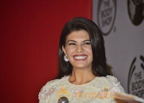 Jacqueline Fernandez At Body Shop India  photo 16