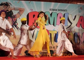 Jadoo Ki Jhappi Song Launch Photos  photo 25