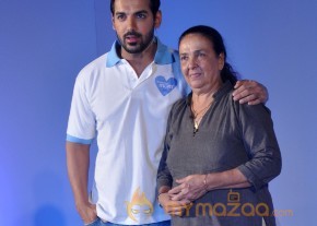 John Abraham Fulfills His Mother's Basketball Dream  photo 9