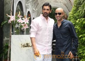 John Abraham Launch Pitol Soku Joi Album   photo 9