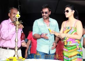Kajol Devgn & Ajay Devgn At The Clean & Green Lonavala Event  photo 14
