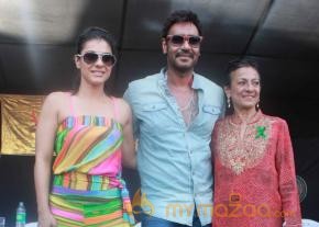 Kajol Devgn & Ajay Devgn At The Clean & Green Lonavala Event  photo 10