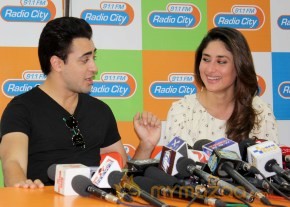 Kareena, Imran at Gori Tere Pyaar Main Promotion photo 19