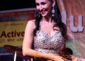 KHILADI 786 MOVIE PROMOTION PHOTOS photo 15