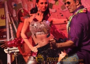 KHILADI 786 MOVIE PROMOTION PHOTOS photo 5