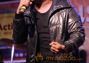 KHILADI 786 MOVIE PROMOTION PHOTOS photo 36