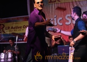 KHILADI 786 MOVIE PROMOTION PHOTOS photo 21