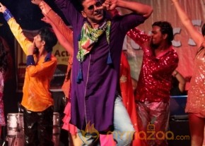 KHILADI 786 MOVIE PROMOTION PHOTOS photo 20