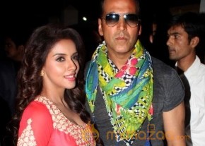 KHILADI 786 MOVIE PROMOTION PHOTOS photo 31