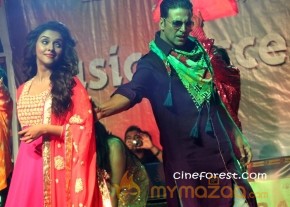 KHILADI 786 MOVIE PROMOTION PHOTOS photo 2