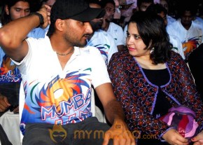 Koena Mitra at Mumbai Indians bash photo 12