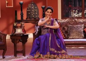 Madhuri Dedh Ishqiya Promotion Photos photo 9