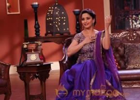 Madhuri Dedh Ishqiya Promotion Photos photo 16