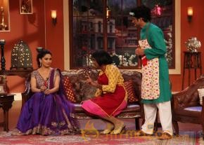 Madhuri Dedh Ishqiya Promotion Photos photo 40