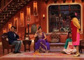 Madhuri Dedh Ishqiya Promotion Photos photo 42