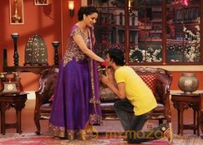 Madhuri Dedh Ishqiya Promotion Photos photo 24