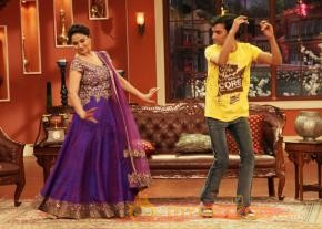 Madhuri Dedh Ishqiya Promotion Photos photo 43
