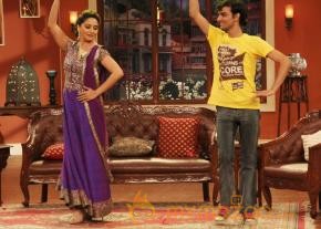 Madhuri Dedh Ishqiya Promotion Photos photo 21