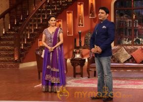 Madhuri Dedh Ishqiya Promotion Photos photo 10