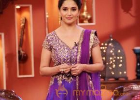 Madhuri Dedh Ishqiya Promotion Photos photo 44
