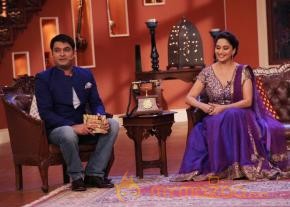 Madhuri Dedh Ishqiya Promotion Photos photo 12