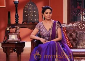 Madhuri Dedh Ishqiya Promotion Photos photo 20