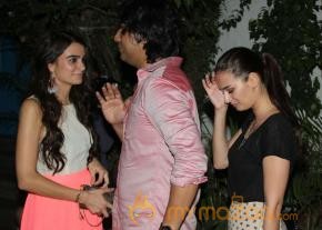 Malaika Arora, Karishma & Amrita snapped at airport  photo 10