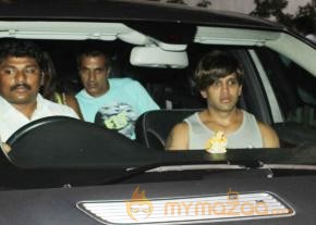 Malaika Arora, Karishma & Amrita snapped at airport  photo 8