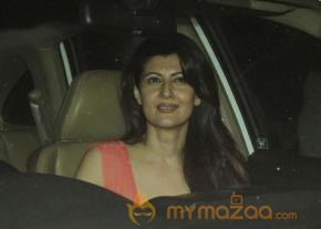 Malaika Arora, Karishma & Amrita snapped at airport  photo 18