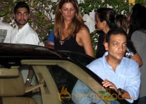 Malaika Arora, Karishma & Amrita snapped at airport  photo 23