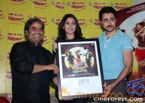 MATRU KI BIJLEE KA MANDOLA MOVIE PICS photo 18