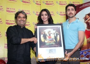 MATRU KI BIJLEE KA MANDOLA MOVIE PICS photo 23