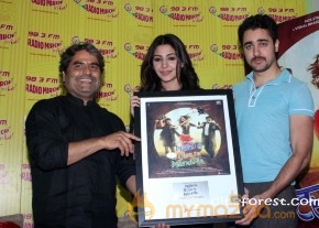MATRU KI BIJLEE KA MANDOLA MOVIE PICS photo 17