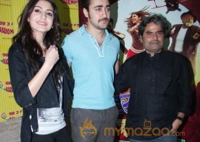 MATRU KI BIJLEE KA MANDOLA MOVIE PICS photo 25