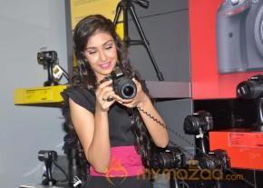 Miss India World Navneet Kaur Dhillon At Reliance Digital Store  photo 4
