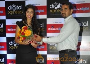 Miss India World Navneet Kaur Dhillon At Reliance Digital Store  photo 11