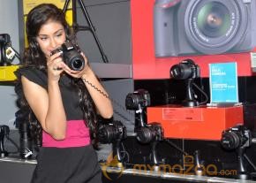 Miss India World Navneet Kaur Dhillon At Reliance Digital Store  photo 9