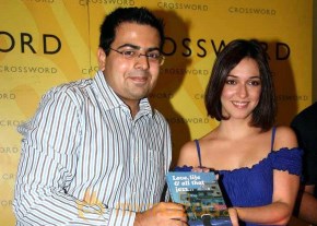 Nauheed Cyrus Sonia Mehr at Ahmed Faiyaz book photo 4
