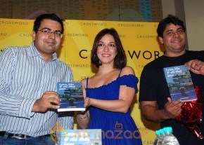Nauheed Cyrus Sonia Mehr at Ahmed Faiyaz book photo 2