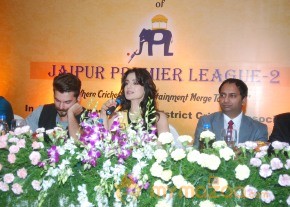 Neil Nitin Mukesh-Ameesha Patel at JPL Season-2 Launch  photo 7