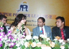 Neil Nitin Mukesh-Ameesha Patel at JPL Season-2 Launch  photo 32