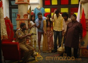 Pakdo Pakdo Movie Gallery photo 43