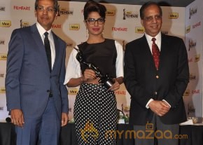 Priyanka At 59th Idea Filmfare Awards 2013 photo 4
