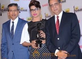 Priyanka At 59th Idea Filmfare Awards 2013 photo 33