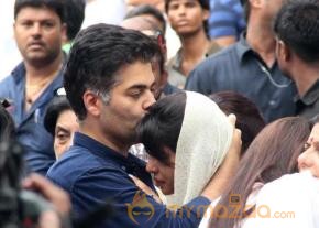 Priyanka Chopra Father Funeral Photos photo 5