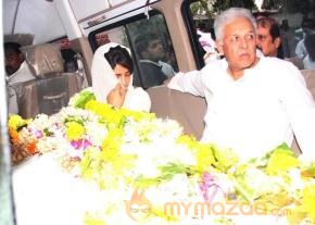 Priyanka Chopra Father Funeral Photos photo 46
