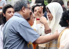 Priyanka Chopra Father Funeral Photos photo 44